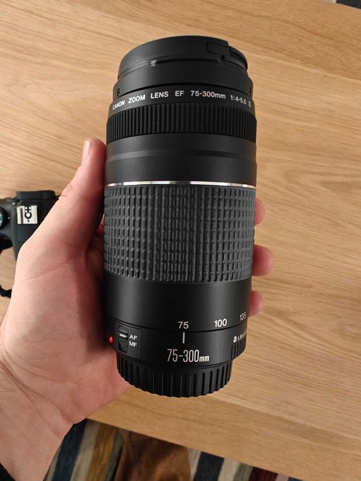 Фотоапарат Canon EOS 2000D + 2 обектива НОВ