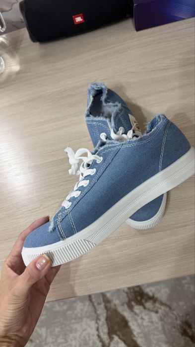 Продам кеды джинсовые!