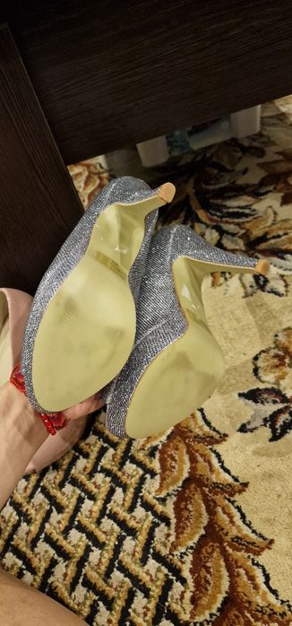 Продам туфли новые