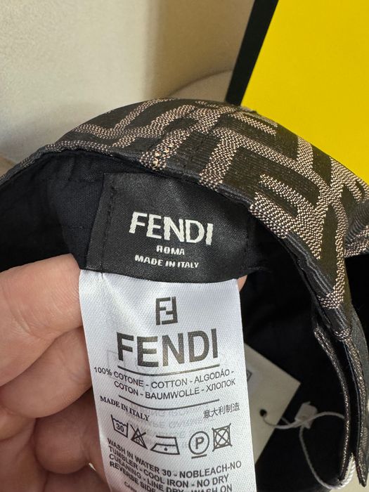 Fendi Roma-Автентична чисто нова мъжка шапка