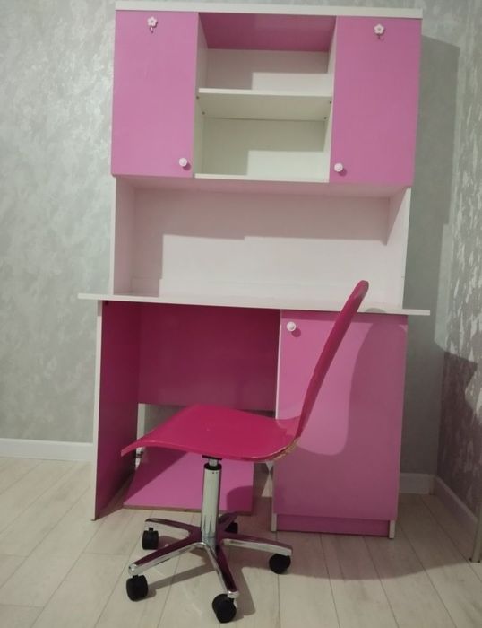 Срочно Шкаф розовый и стол 2в1