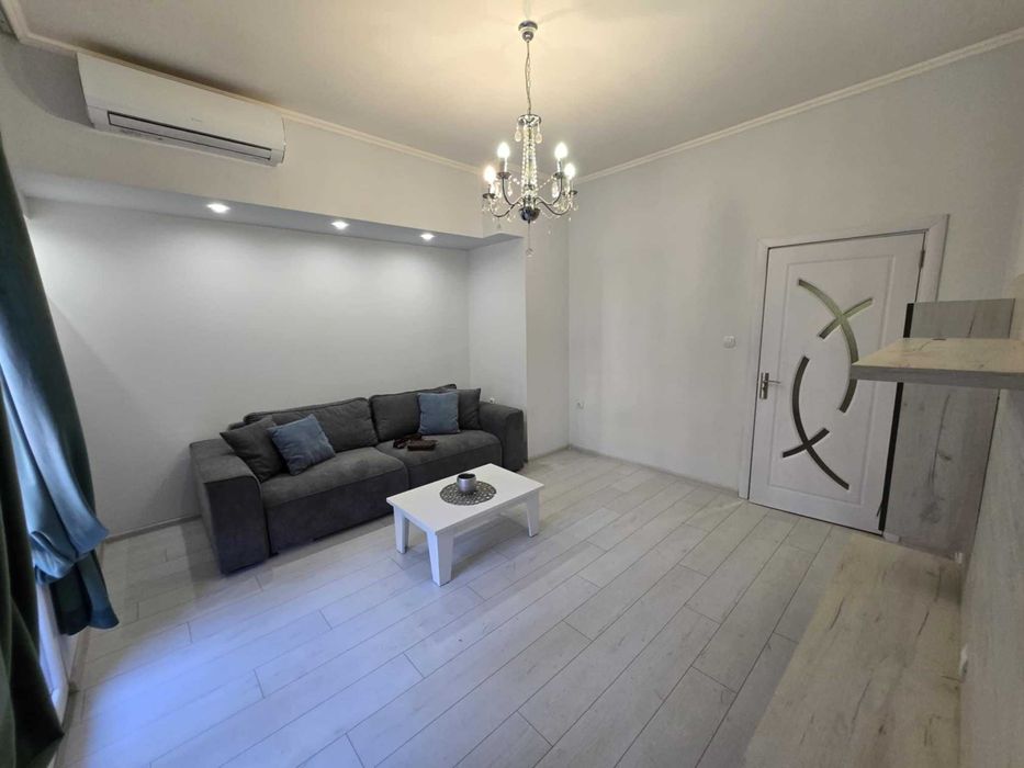 Дава се под наем Тристаен апартамент в Стара Загора, Център - 98 кв.м за 459 € - Снимка #2