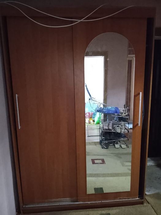 Шкаф-купе с зеркалом