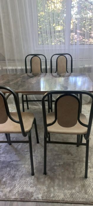 Продается стол кухонный,бу