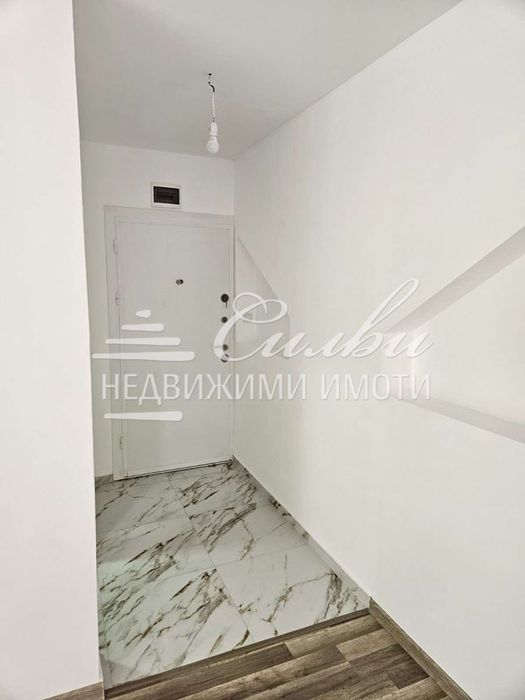 Продава се Тристаен апартамент в Шумен, Томбул джамия - 154 кв.м за 861 €/кв.м - Снимка #9