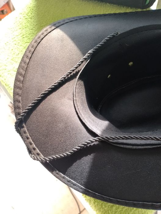 Palarie eleganta cu borul larg