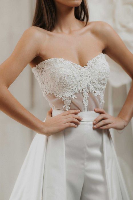 Rochie de miresa, tip salopeta