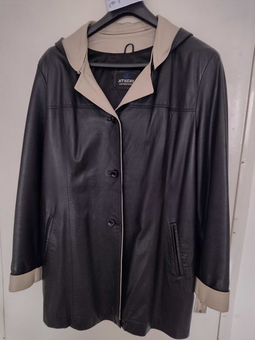 Дамско кожено яке с качулка