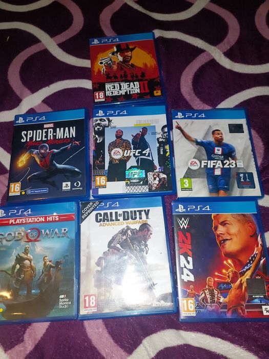 Ps 4 cu doua controlere plus 70 jocuri video