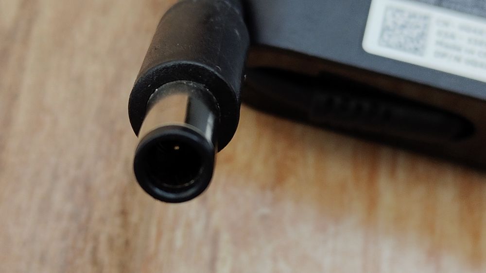 Încărcătoare laptop Dell mufa rotunda pin central 65W