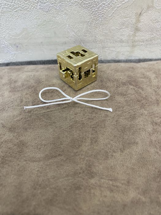 Продается золотой блок с kinder joy