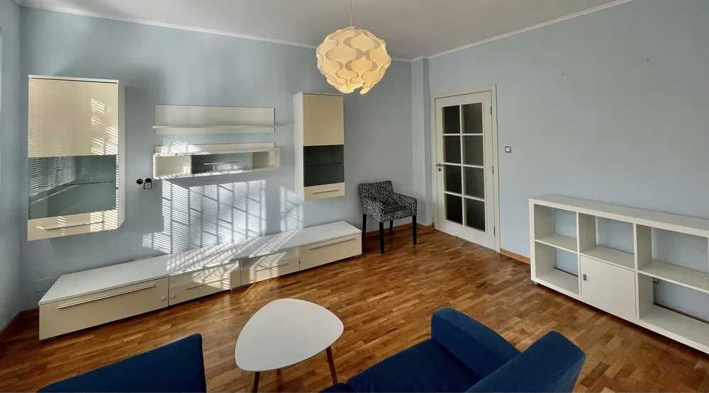 Дава се под наем Тристаен апартамент в София, Център - 85 кв.м за 1000 € - Снимка #1