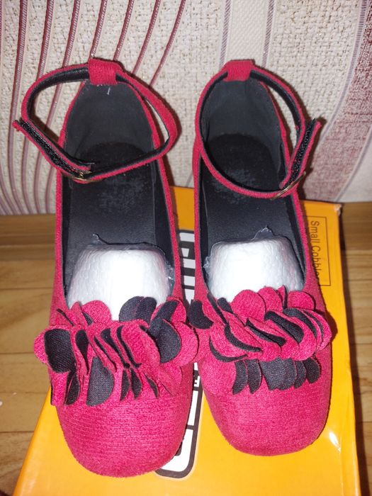 продам  разные модели туфелек  для девочки очень красивые