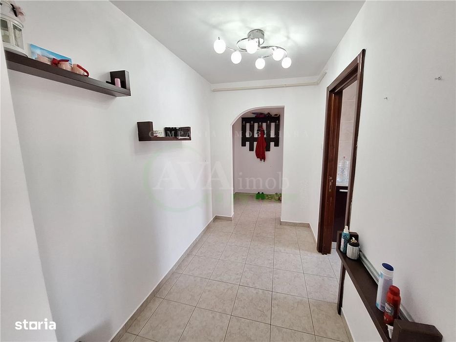 Apartament  3 camere semidecomandat, renovat si semi-mobilat, zona Cor