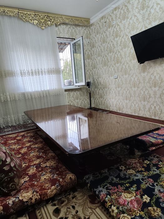 Stol va xontaxta oyoqlari ham bor stullari yoq aybi yoq baquvat mebel