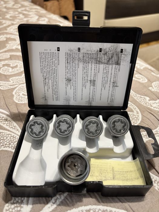 Неизползвани секретни болтове за джанти