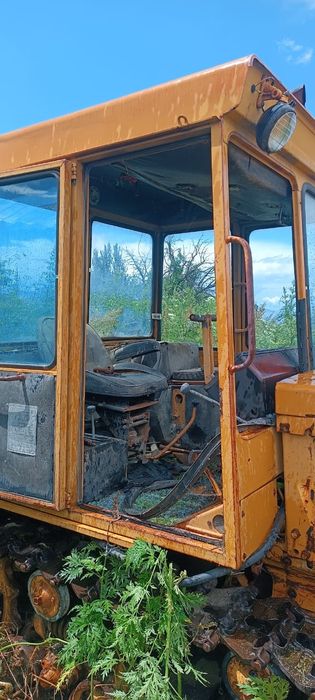 ДТ 75 трактор находятся вРайымбекском районе.