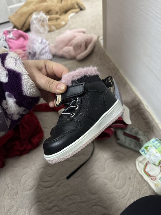 Новые очень теплве  и краствые , не одевали есть бирка