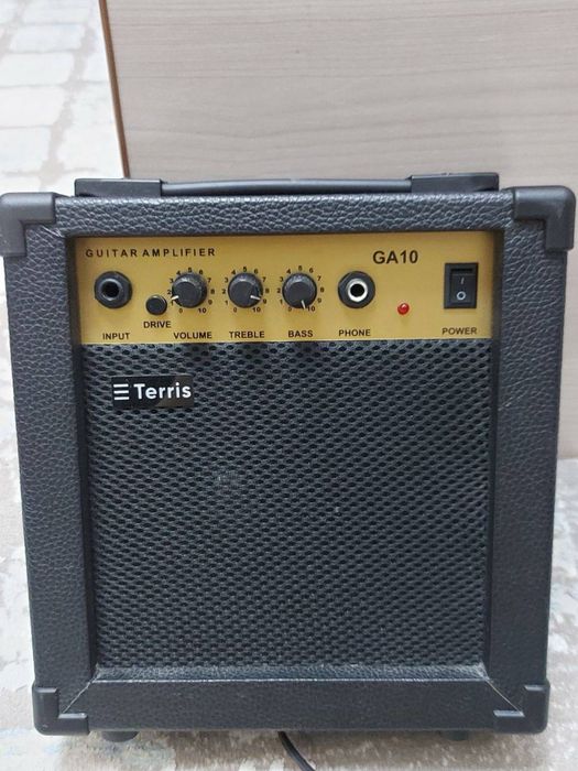 Электрогитара Terris с полным комплектом