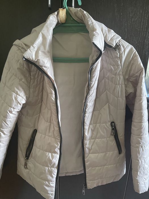 Продам куртки женские