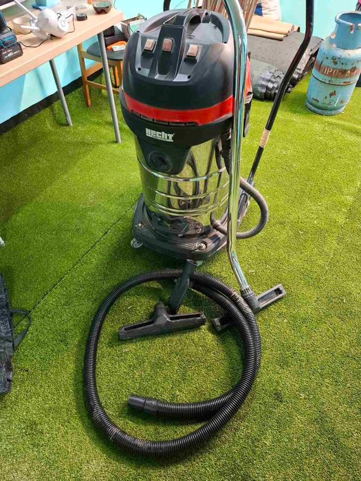 Професионална прахосмукачка ,три мотора и 50 м кабел