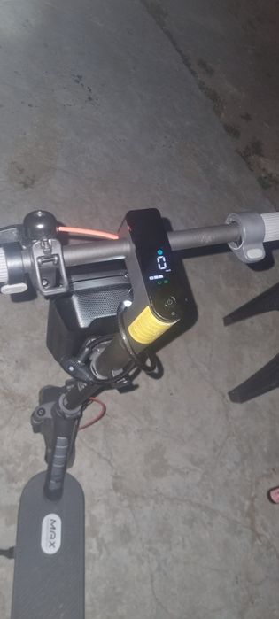 Este in garanție  vând xiaomi scoot 5 max