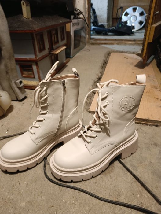 Дамски боти, като  нови