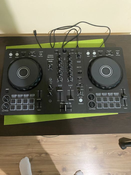 DJ контролер DDJ-FLX4