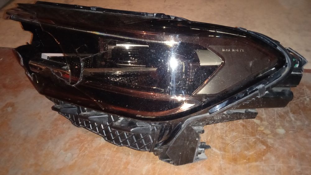Фара левая VW POLO разбитая