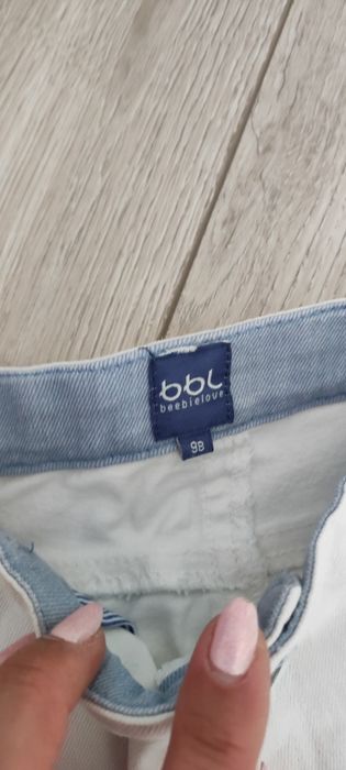 Лот 98 бели дънки, тънко яке, къси панталони