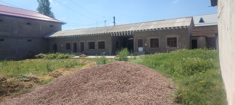 Hovli 10 sotix sotiladi maklerlar bn ishlimiz