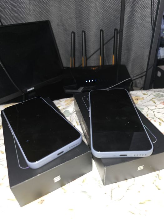 Продавам 2х бро Solana Seeker phonе web3!