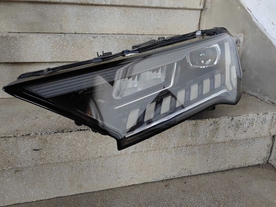 Фар Audi Q7/SQ7 LED ляв 2019-24/ Фар Ауди Кю7 Оригинален