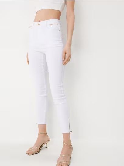 Бели дънки със златист цип