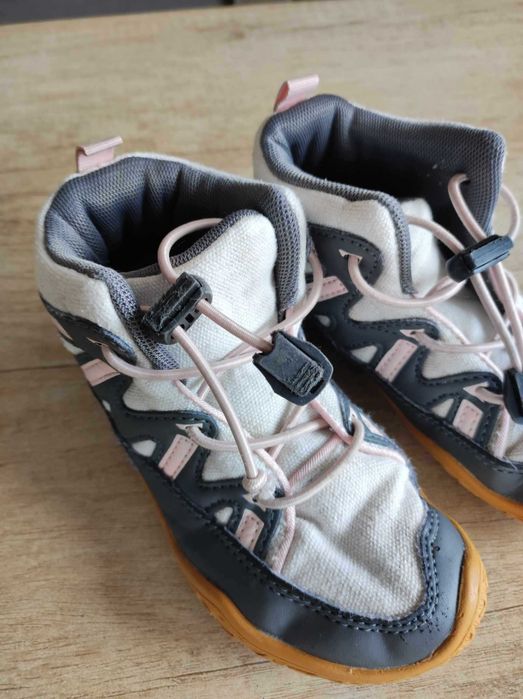 Боси пантофи и кецове- Номера: 26, 28, 29