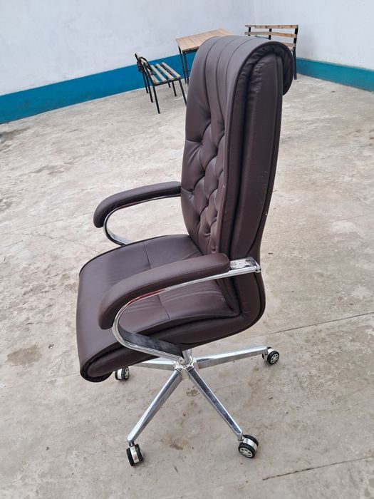 Ofisning kreslo sotiladi xolati yangi umuman ishlatilmagan