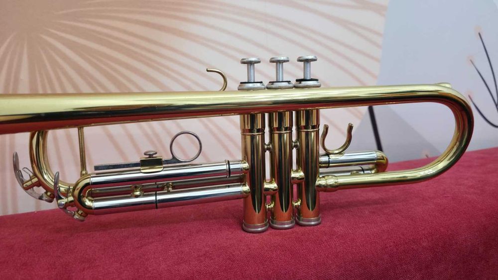 Vând trompetă – set complet