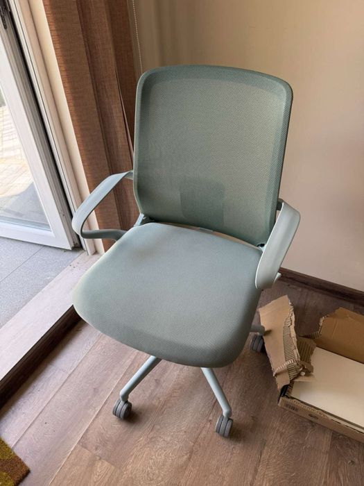 Зелен офис стол