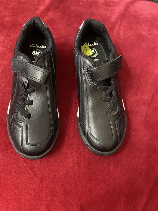Обувки Clarks за момче и момиче