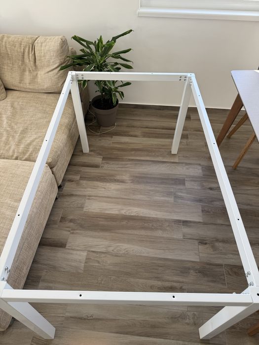 Стъклена трапезна маса