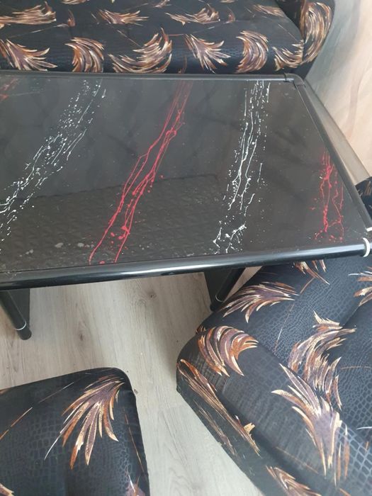 Дивани за хол с маса