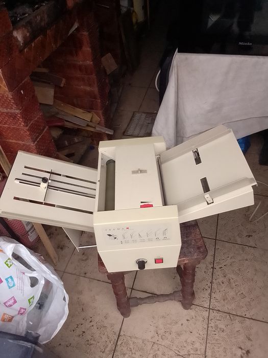 Vând mașină de pliat