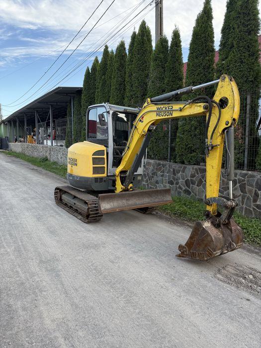 De vanzare sau da inchiriat Excavator Wacker Neuson