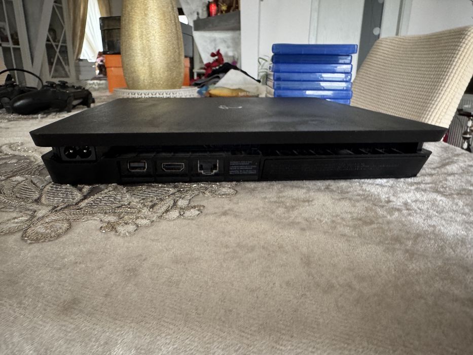 Vand ps 4 cu jocuri incluse