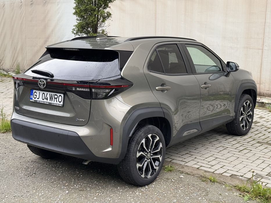 Toyota Yaris Cross 1.5 Hybrid Dynamic FWD 2025 usor avariat bara fata