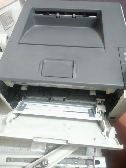 Epson al m2000 oq-qora lazerli printer. Holati oʻrta, ishlashi yaxshi