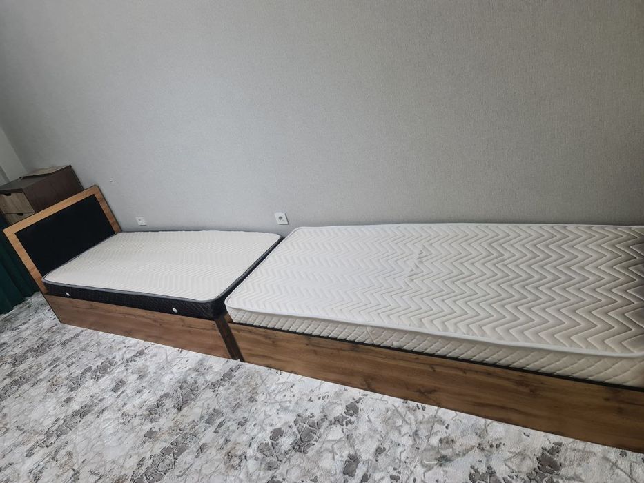 Детский спальня+письменный стол и честер бонус. Матрас 2х