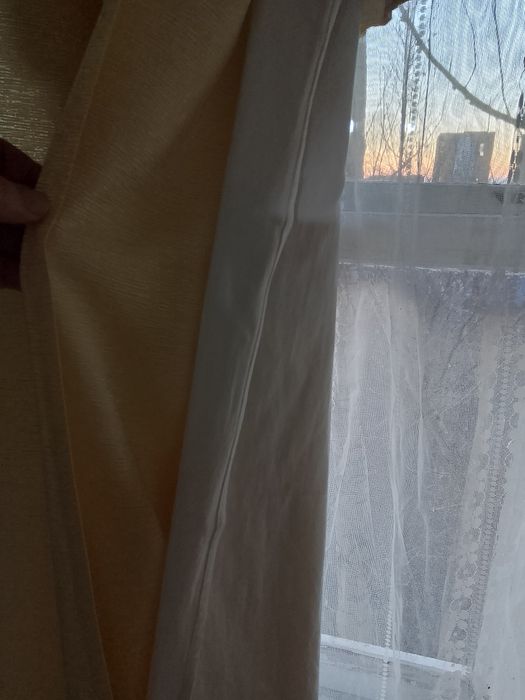 Плотные шторы с белым подкладки для  плотности.