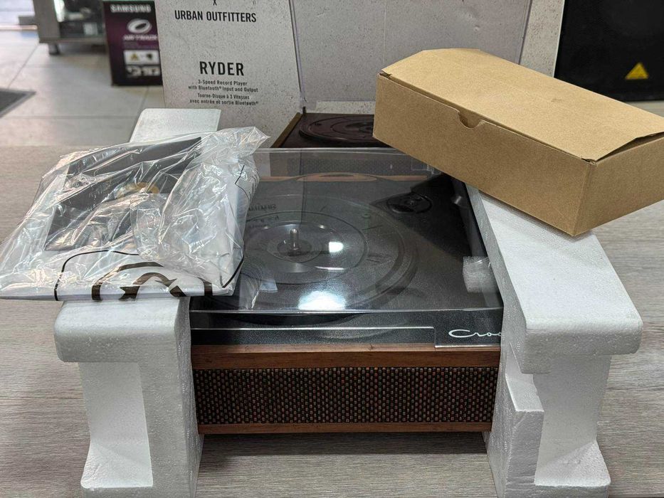 НОВ! Грамофон Crosley Urban Outfitters Limited Edition