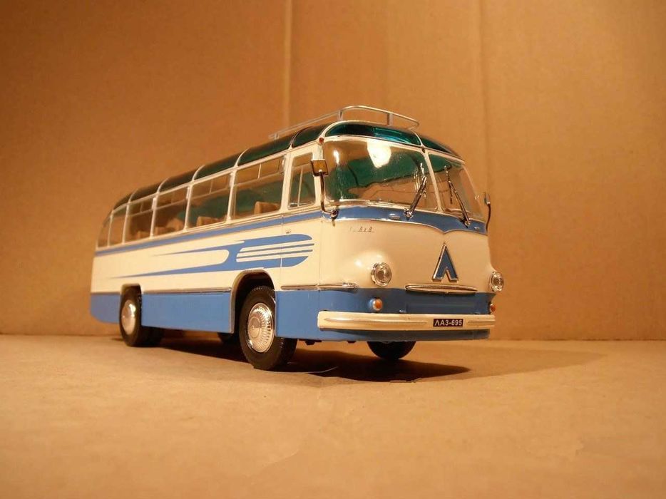ЛАЗ 695Б Турист Комета автобус 1958 - мащаб 1:43 на Ultra Models нов